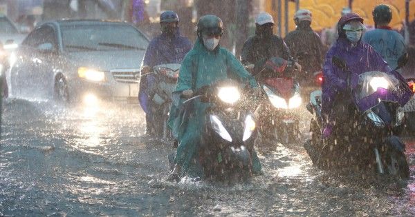 Hứng trận mưa to nhất từ đầu năm, TP Thủ Đức ngập nặng ra sao?