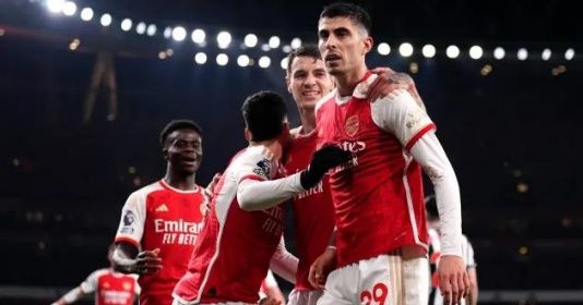 Lần đầu tiên trong lịch sử: Cúp Premier League có mặt ở Emirates đợi Arsenal vô địch