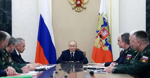 Tổng thống Putin: Chi cho quốc phòng của Nga tăng nhưng chưa bằng Liên Xô