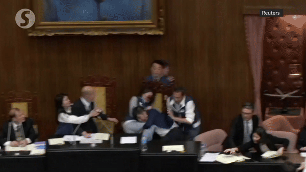 Các nghị sĩ Đài Loan (Trung Quốc) đánh nhau giữa cuộc họp