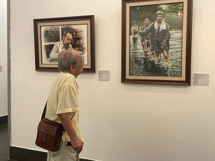 Họa sỹ Việt kiều tái hiện cuộc đời, sự nghiệp cách mạng của Bác Hồ qua 55 bức vẽ