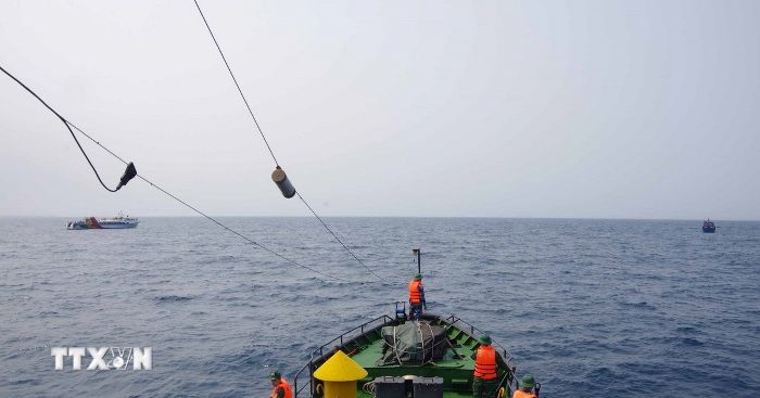 Khởi tố điều tra vụ chìm tàu kéo, lật sà lan trên vùng biển Lý Sơn