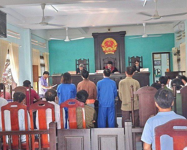 Bình Thuận: Nhóm đối tượng tự ý dọn đồ đạc, đuổi người ra khỏi nhà, lãnh án tù