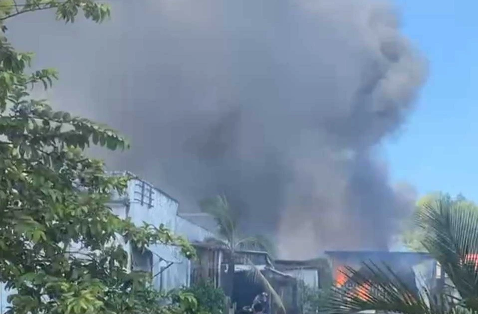 Cháy thiêu rụi 2 căn nhà dân ở Cà Mau