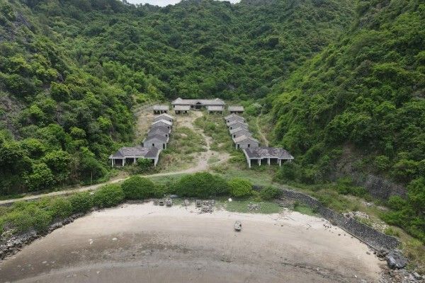 Khu du lịch nghỉ dưỡng bỏ hoang trên đảo Cát Bà