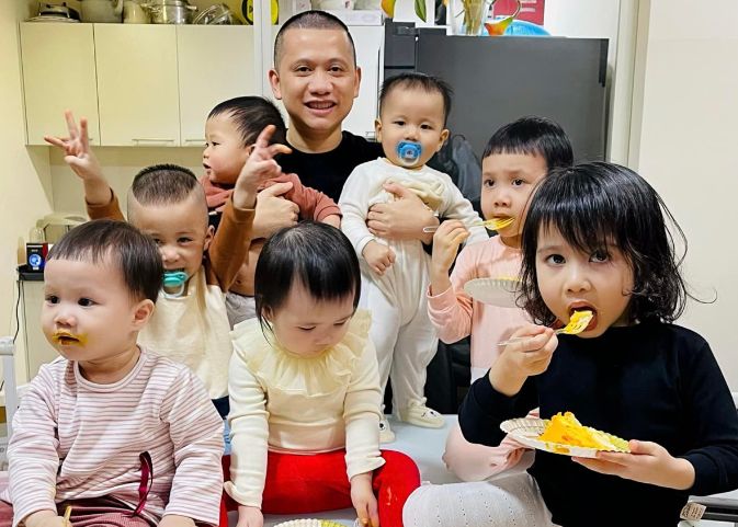 Ông bố 7 con ở Hà Nội kể chuyện điểm danh mỗi tối