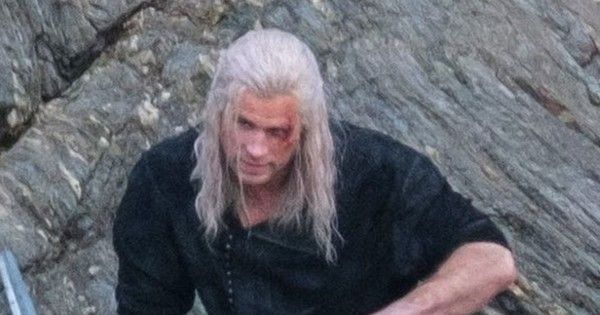 Tạo hình của Liam Hemsworth trong “The Witcher” mùa 4 y hệt Henry Cavill