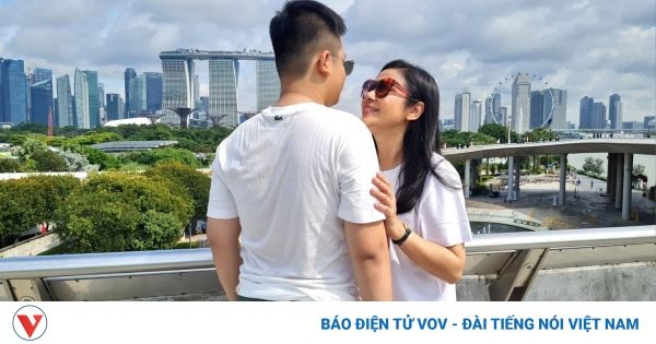 Chuyện showbiz: Việt Trinh gây tranh cãi khi bàn về 'ôm hôn con trai thiếu niên'