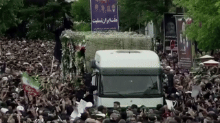 Hàng nghìn người Iran xuống đường tiễn đưa cố Tổng thống Ebrahim Raisi