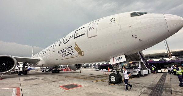 Máy bay Singapore Airlines hạ cánh khẩn cấp ở Bangkok, hành khách Anh tử vong, 7 người nguy kịch