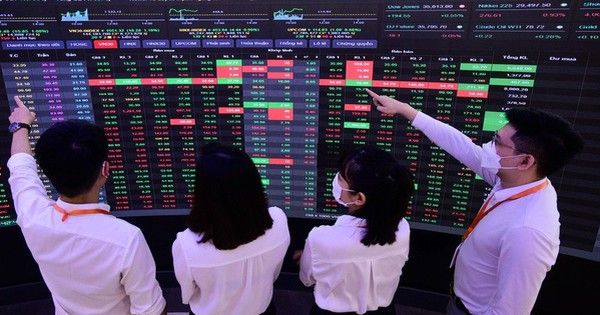 Chứng khoán Việt Nam nửa đầu năm: VN-Index tăng 10% nhà đầu tư vẫn buồn, sóng doanh nghiệp Nhà nước kéo UPCoM bứt phá nhưng vẫn thua một chỉ số gồm toàn cổ phiếu “hot”