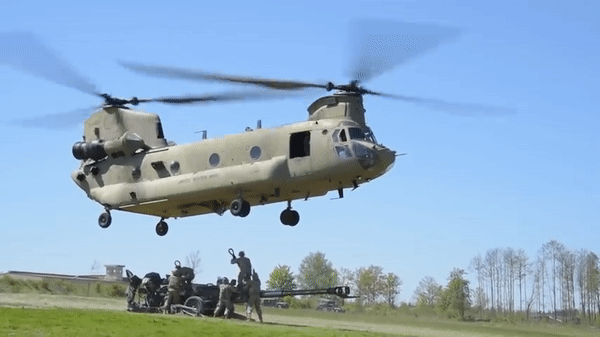 Boeing giao lô trực thăng CH-47F Block II Chinook đầu tiên cho quân đội Mỹ